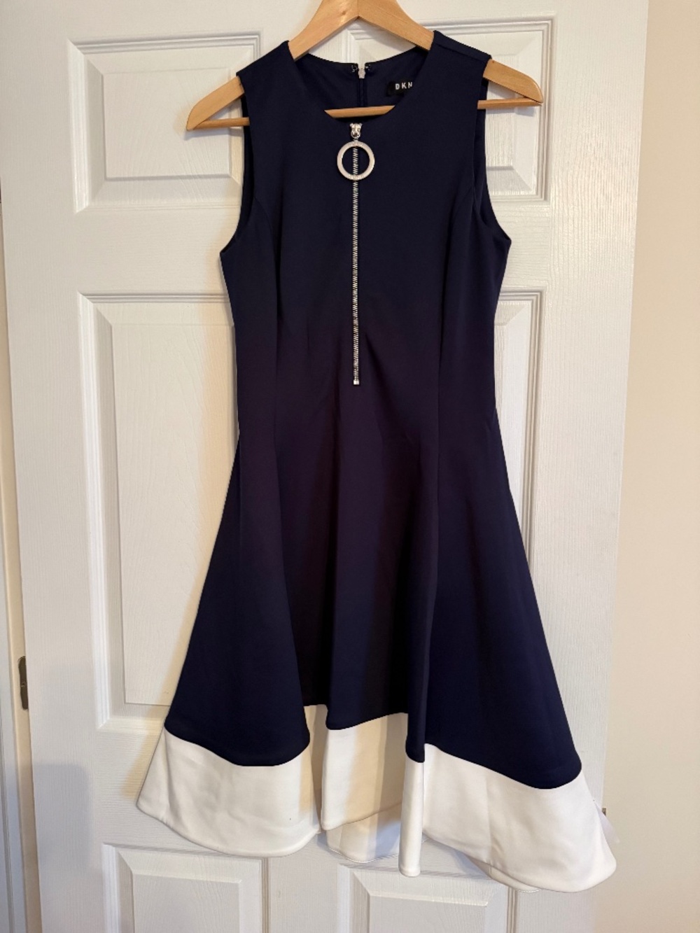 DKNY LADIES ASYMMETRICAL SLEEVELESS DRESS, SIZE 4